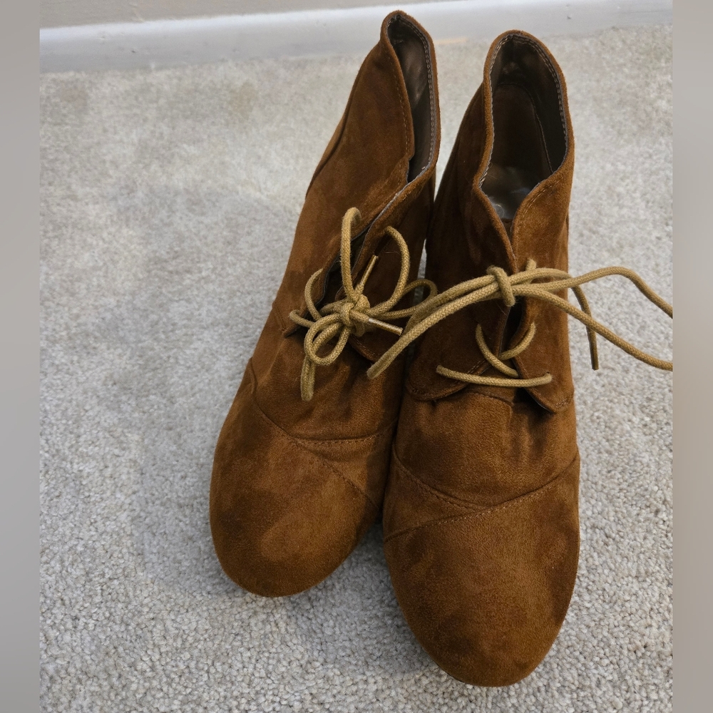 Dream Pairs Brown Wedge Booties🍒 - Picture 2 of 10
